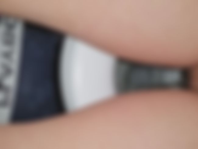 s*xyJenJen Porno Video: pi**en auf der Einkaufscenter Toilette (NS)