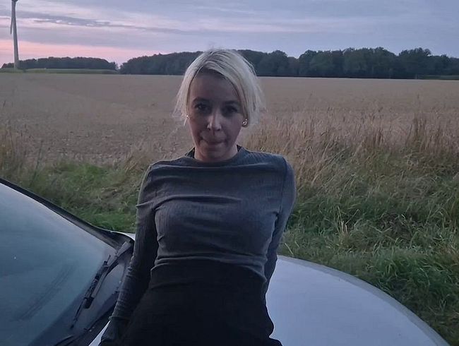 s*xyJenJen Porno Video: Schön durchgenommen auf der Motorhaube